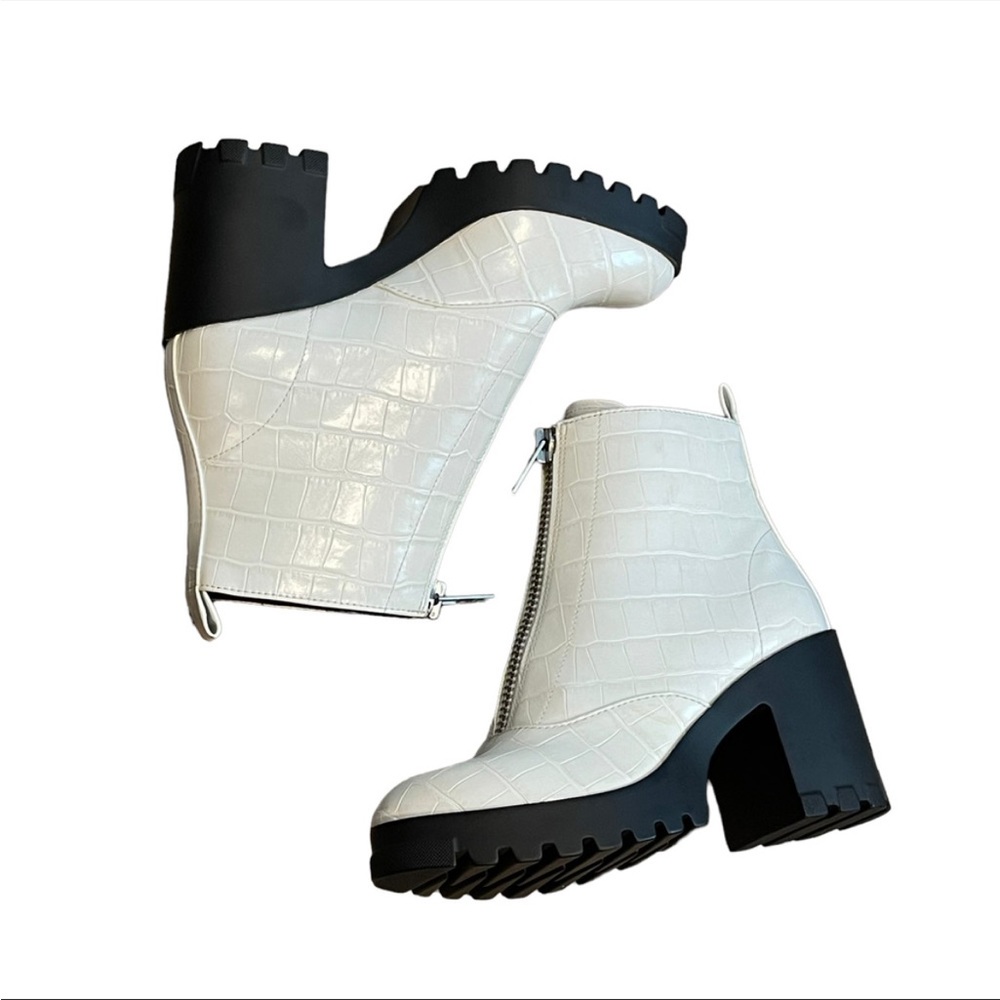 NWOT • BP Marley Front Zip Booties